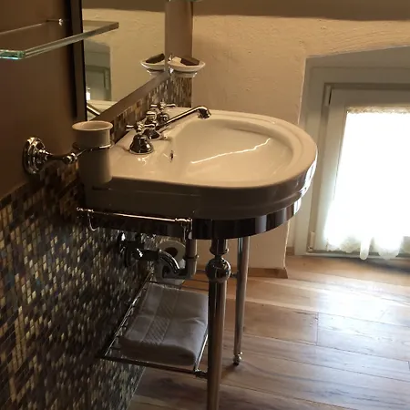 לינה וארוחת בוקר Le Di San Vitale 4*